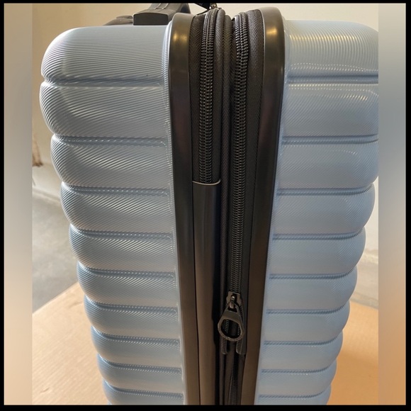 Milky Blue Hard Cover Carry on 22” luggage suitcase - Picture 10 of 10